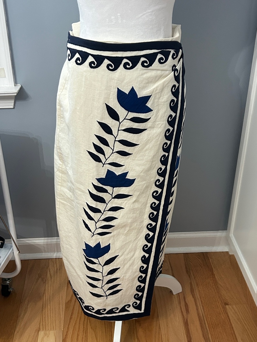 Carolina K Blue Floral Applique Linen Blend Wrap Midi Skirt Size Large Coastal